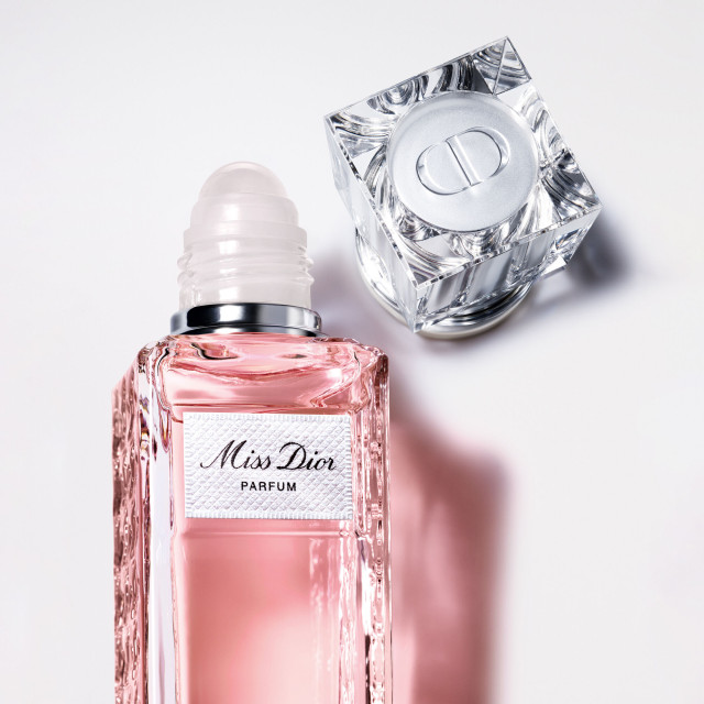 Miss Dior | Parfum Roller-Pearl Parfum nomade - notes fleuries, fruitées & boisées