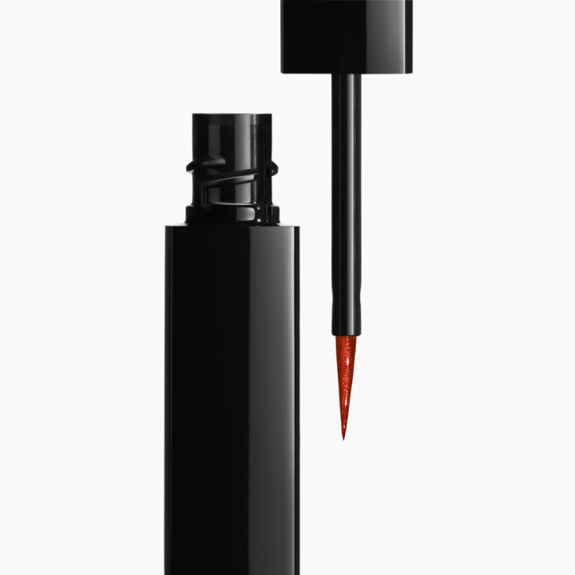 Le Liner de Chanel | Eye-liner liquide haute précision, longue tenue et waterproof Le Liner de Chanel | Eye-liner liquide haute précision, longue tenue et waterproof