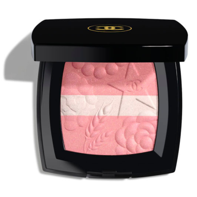 Les Signes de Chanel | Enlumineur de teint - Poudre Blush Illuminatrice en édition limitée Les Signes de Chanel | Enlumineur de teint - Poudre Blush Illuminatrice en édition limitée