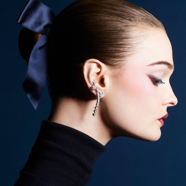 Les Signes de Chanel | Enlumineur de teint - Poudre Blush Illuminatrice en édition limitée Les Signes de Chanel | Enlumineur de teint - Poudre Blush Illuminatrice en édition limitée