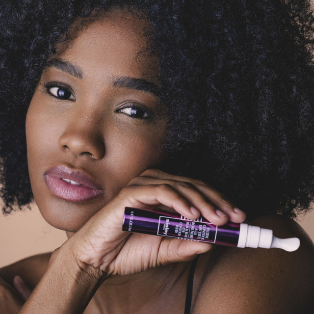 Fluide contour des yeux à la rose noire | Lisse, revitalise, éclaire