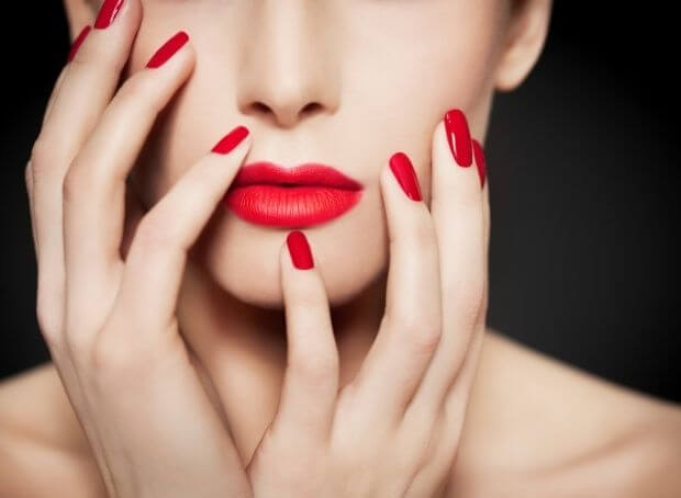 Maquillage et vernis à ongle