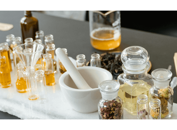 Quelles sont les différentes concentrations de parfums ? Eau de toilette ou eau de parfum, faites votre choix !